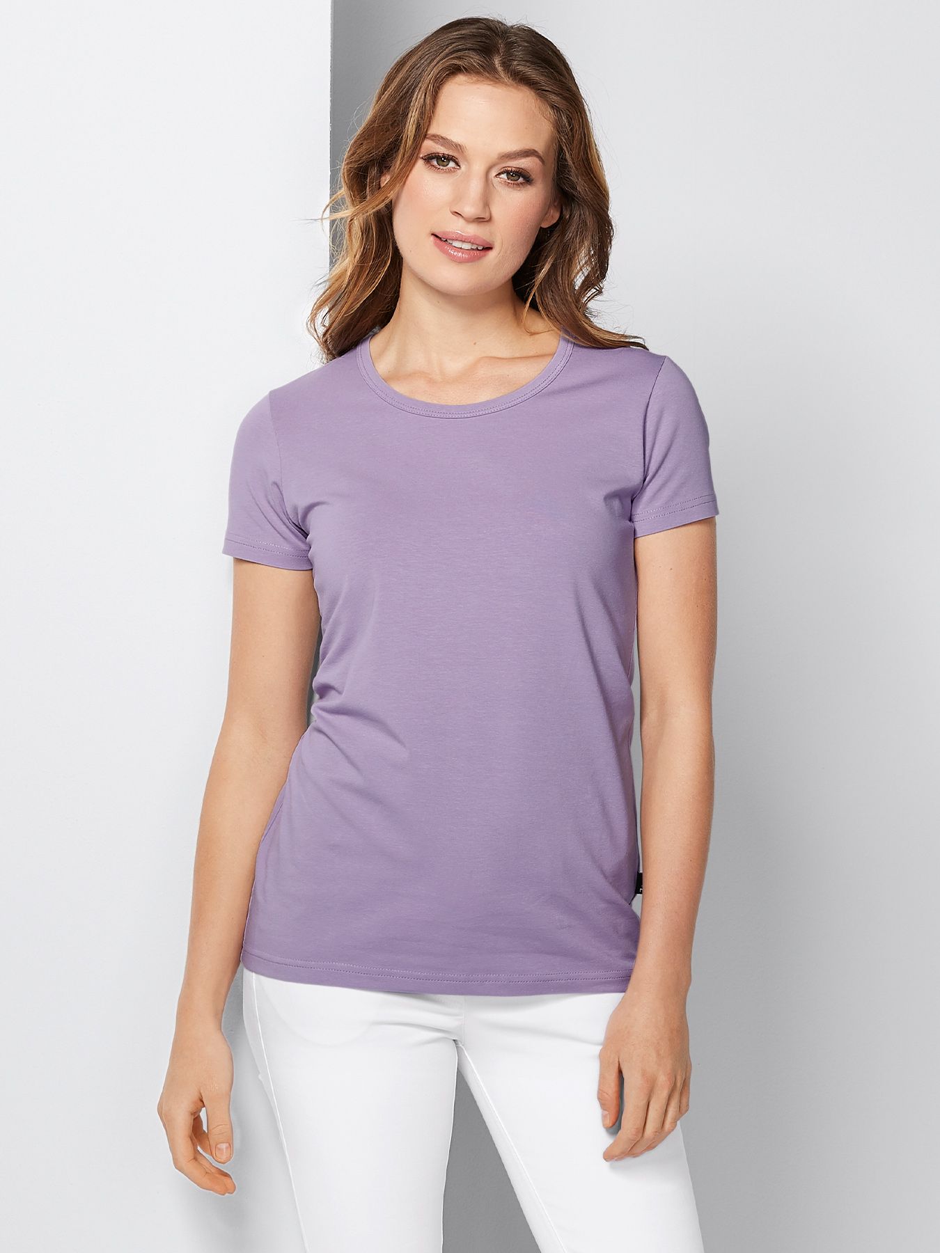 DAm T-shirt CORIA med längre ryggparti